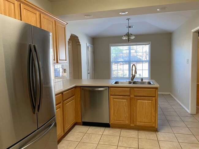 Building Photo - 302 Brookside Dr