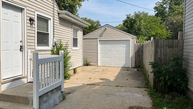 Building Photo - Don't miss out call RENU Property Manageme...