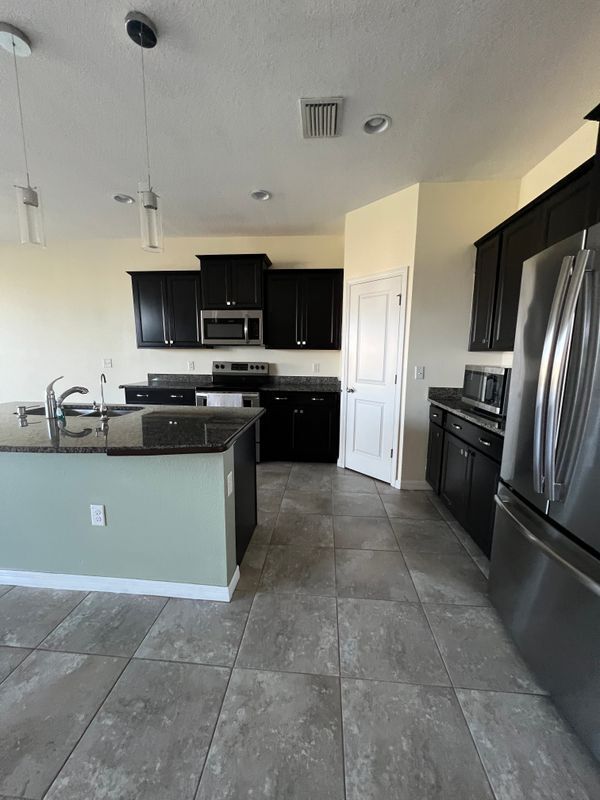 Foto del edificio - 5021 Jackel Chase Dr