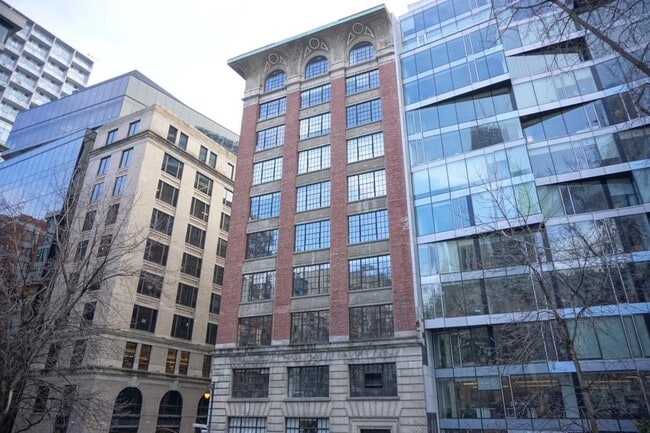 Building Photo - 454 Rue De la Gauchetière O