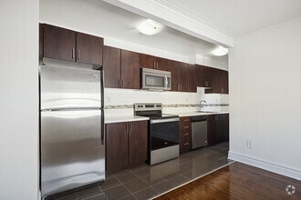 Interior Photo - 1660 Bathurst Street