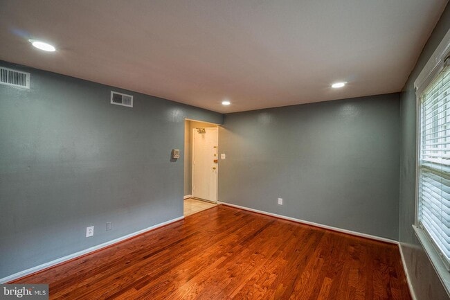 Building Photo - 2139 Suitland Terrace SE