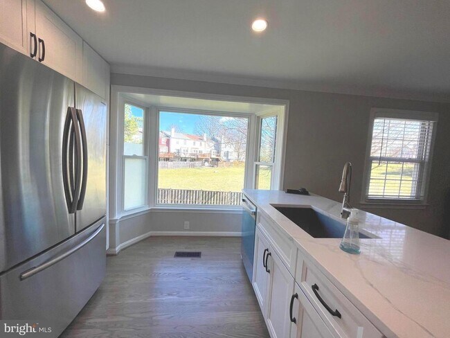 Building Photo - 7343 Crestleigh Cir