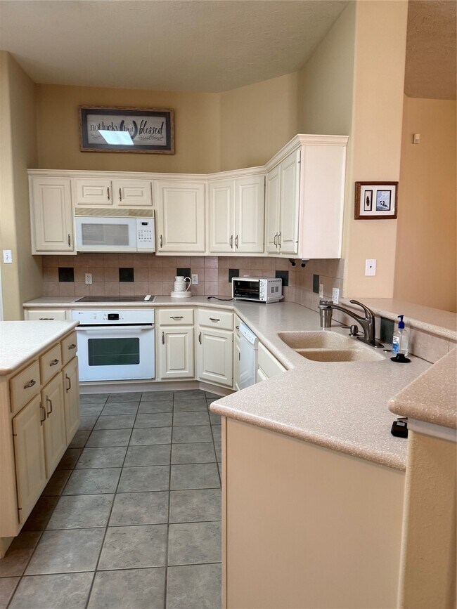 Foto del edificio - 10522 Torrey Pines Dr