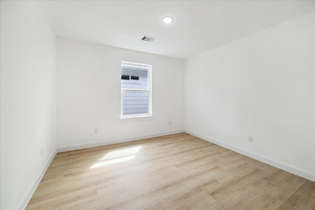 Building Photo - 7504 Laura Koppe Rd