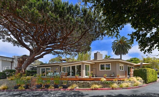 Building Photo - 360 Dunemere Dr