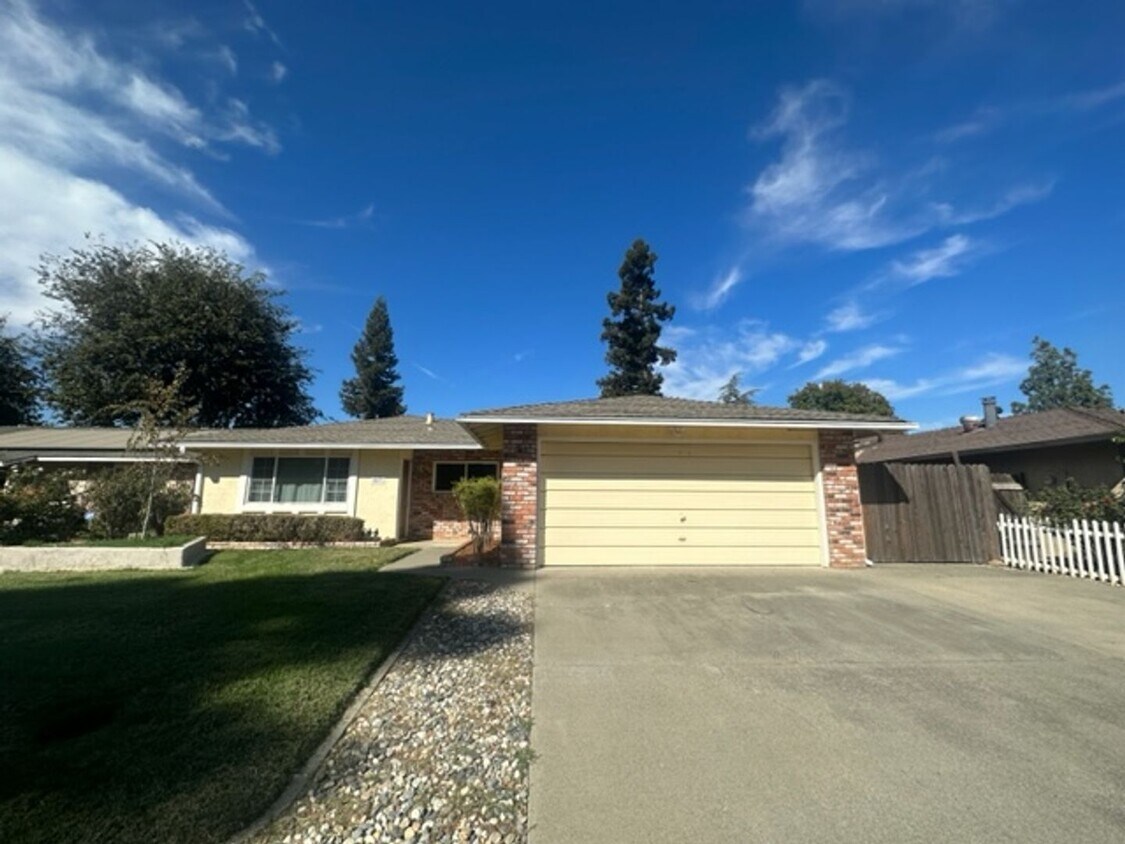 Primary Photo - South Woodland Home for Rent