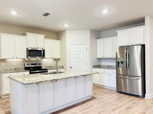 Foto del edificio - 7773 Burnside Lp
