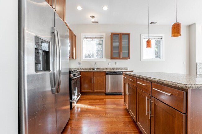Building Photo - 2308 W Wabansia Ave