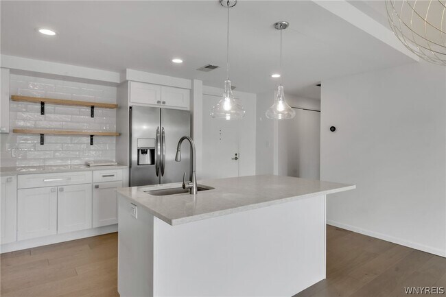 Foto del edificio - 40 Waterfront Cir