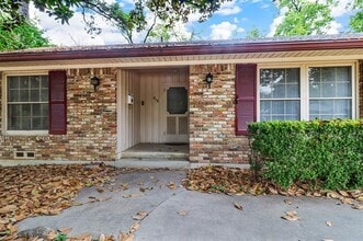 Building Photo - 810 Linwood Dr