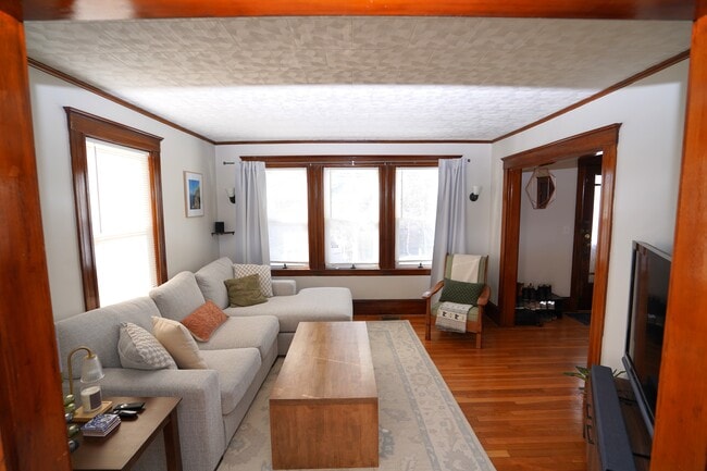 Building Photo - 15 Perthshire Rd