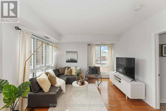 Photo du bâtiment - 1701-200-200 Rideau St