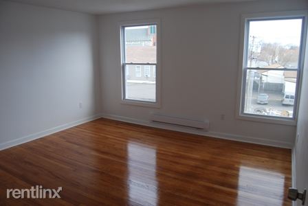 Primary Photo - 16 Center St