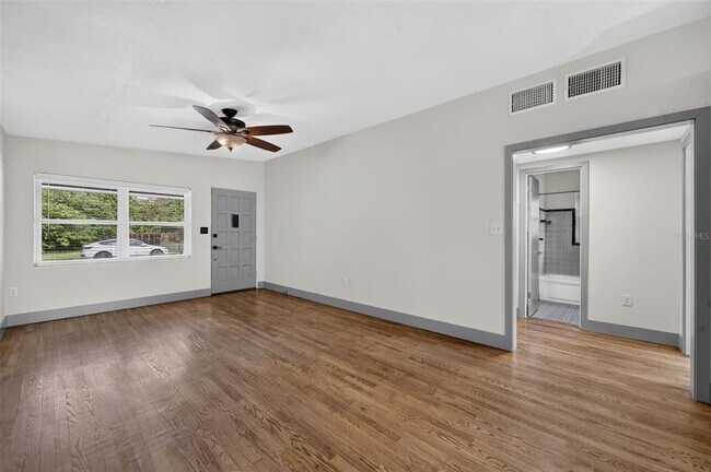 Foto del edificio - 1317 Cloverlawn Ave