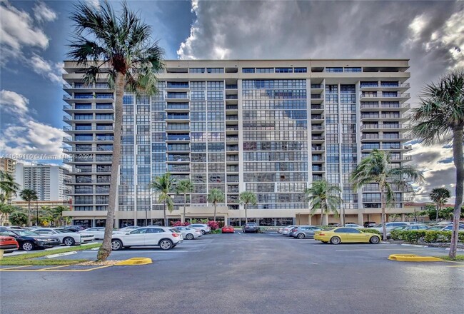 Building Photo - 2049 S Ocean Dr