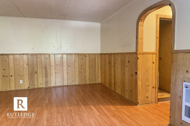Foto del edificio - East Medford Victorian Upstairs Apartment