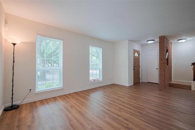 Foto del edificio - 13040 Trail Hollow Dr