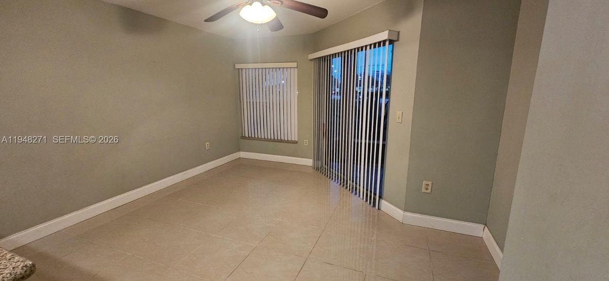 Building Photo - 4751 Via Palm Lakes