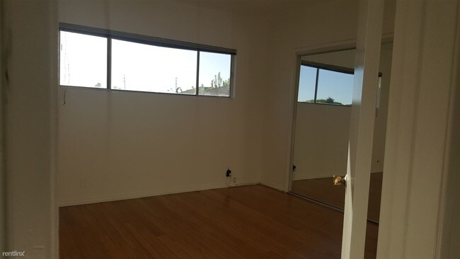 Foto del edificio - 3122 Ocean Park Blvd