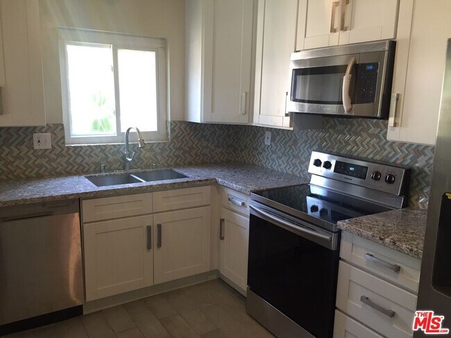 Foto del edificio - 1128 Rexford Dr