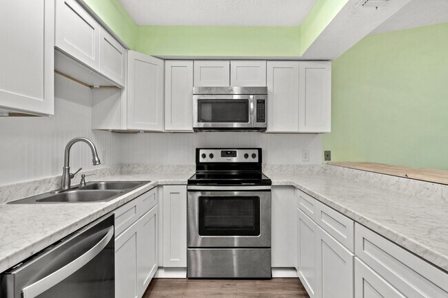 Foto del edificio - Charming 3Bed/2Ba Duplex Unit Convenient t...