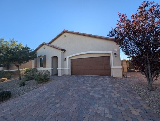 Foto del edificio - 4535 Herbert River Ave