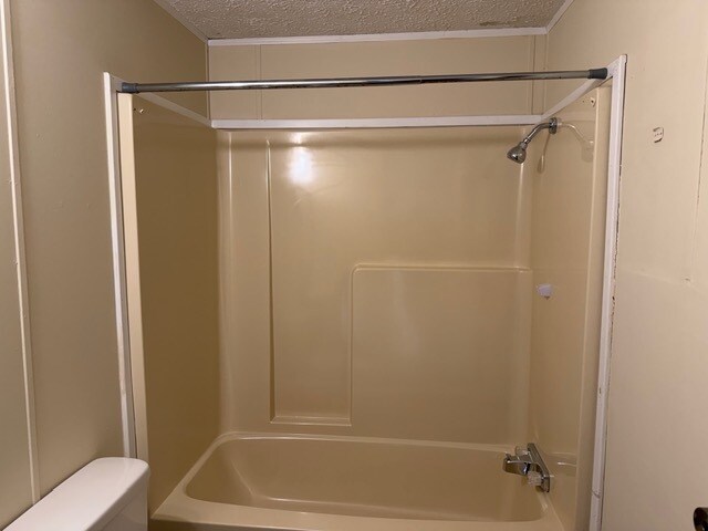 Foto del edificio - 835 Milford Rd