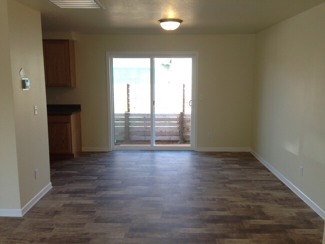 Foto del edificio - 3 bedroom, 2 bathroom Springfield Home ~ N...