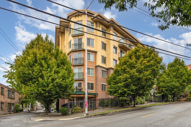 Building Photo - 700 E Denny Way