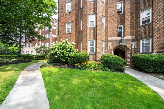 Foto del edificio - Lewis Manor Apartments