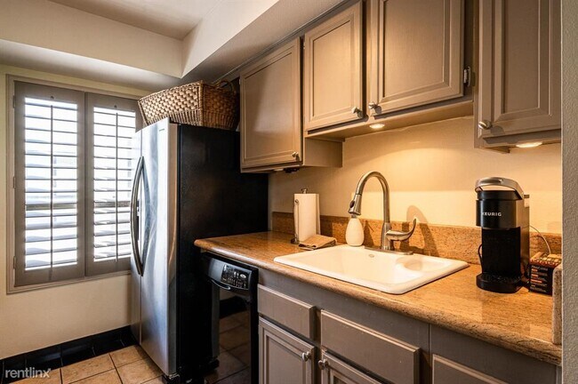 Building Photo - 2 br, 2 bath House - 2250 S Palm Canyon Dr...