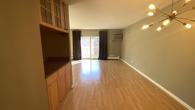 Building Photo - 906 W Alleghany Dr