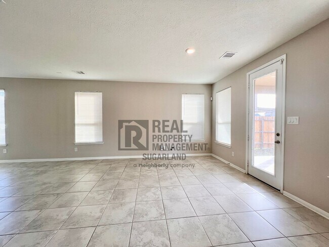 Foto del edificio - Your Cypress Sanctuary: Bright, Spacious, and Perfectly Situated!