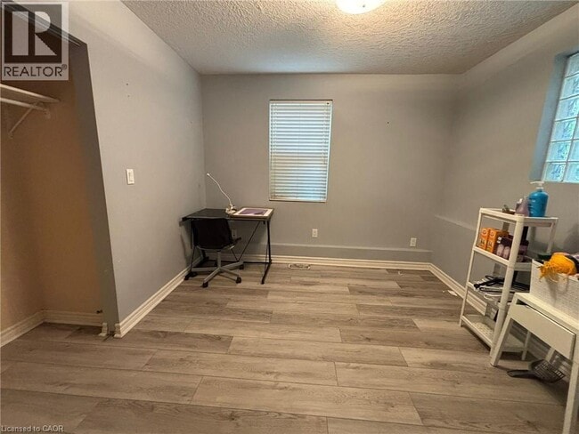 Photo du bâtiment - 124 King St N