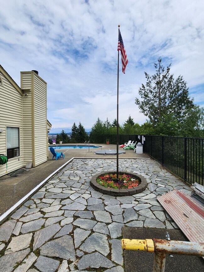 Foto del edificio - Available Now! Updated 2 bed condo in Central location, utilities included!