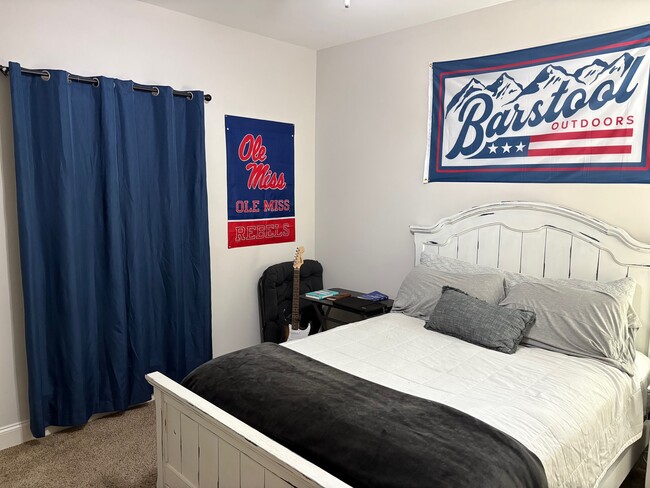 Foto del edificio - 318 Paul T Cir