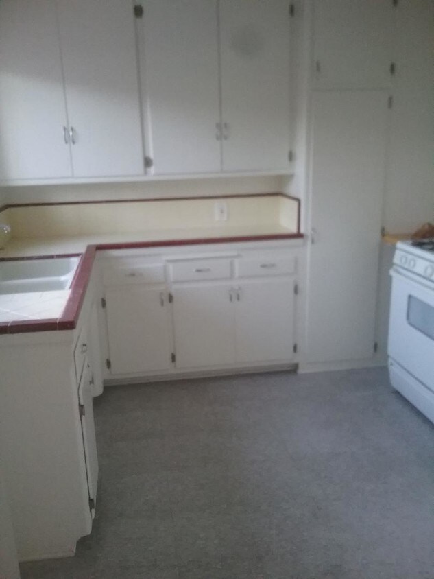 Kitchen - 4630 Greenwood Pl