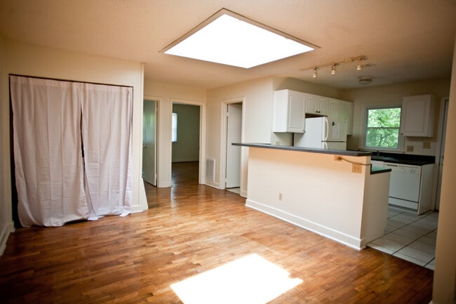 Building Photo - 507 Pine Bluff Trail