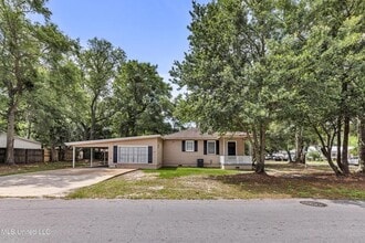 Building Photo - 180 Tulip St