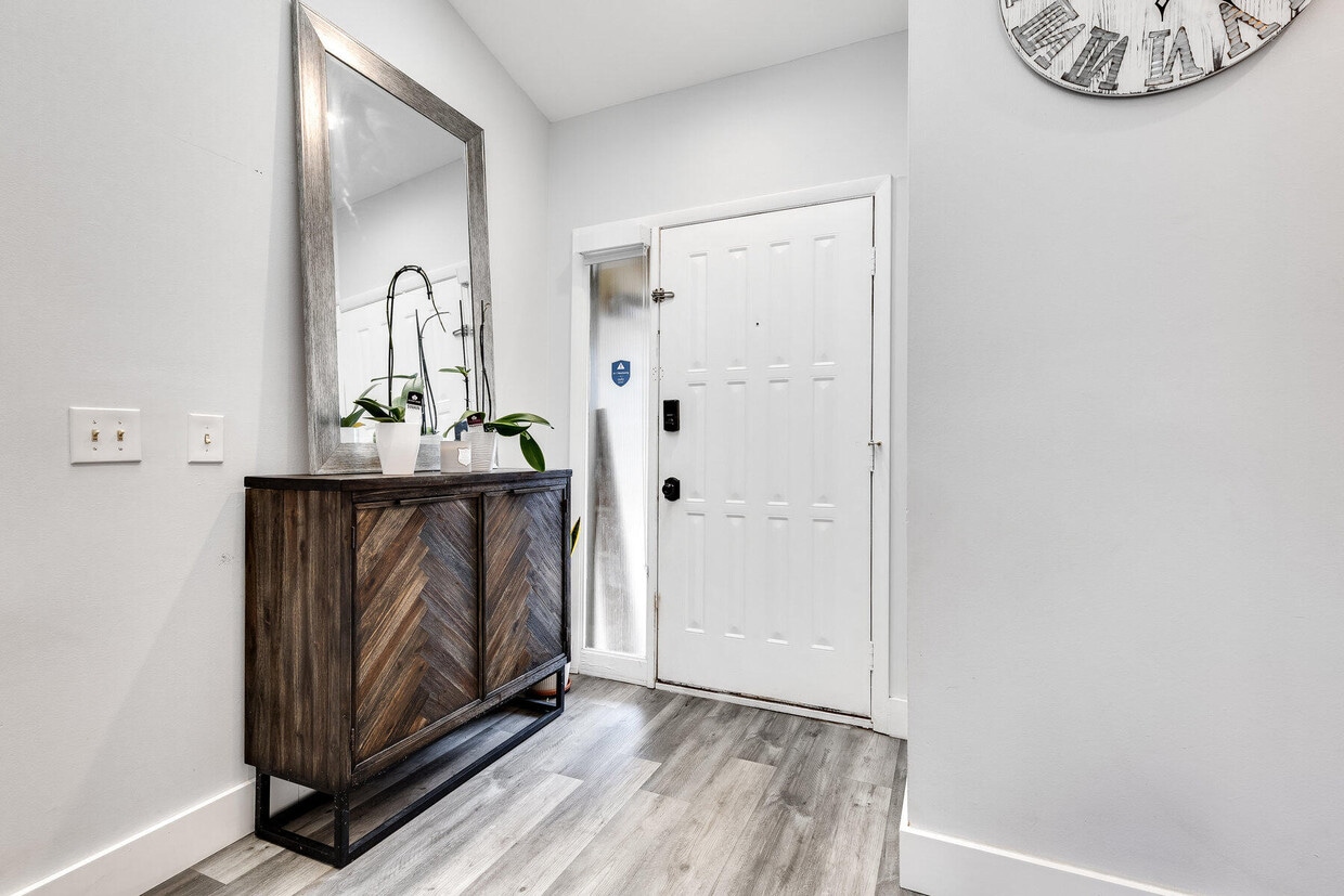 Foto principal - 13155 Chadwick Ct