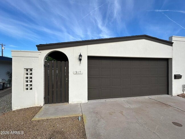 Building Photo - 512 W Malibu Dr