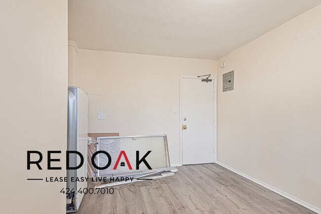 Building Photo - 615 N Rossmore Ave