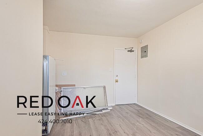 Foto del edificio - ~NOW PRE-LEASING~ Recently Refreshed Bache...