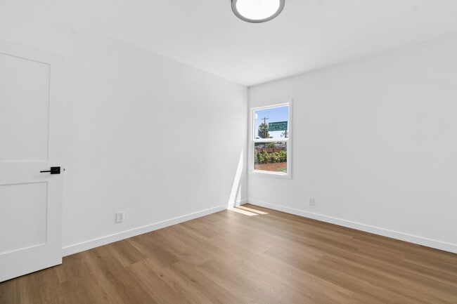 Building Photo - 5554 Radford Ave