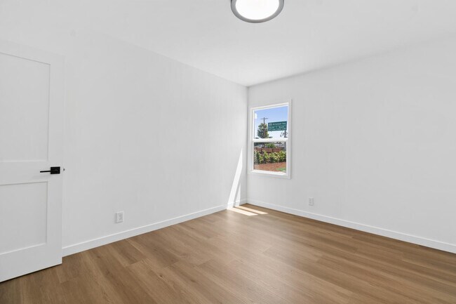 Foto del edificio - 5554 Radford Ave