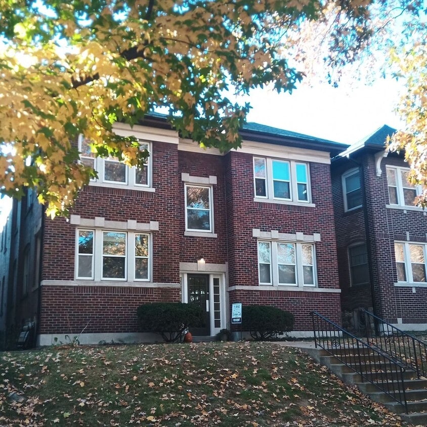 6436 Alamo Ave Unit Alamo 6436 2E, Clayton, MO 63105 Room for Rent in