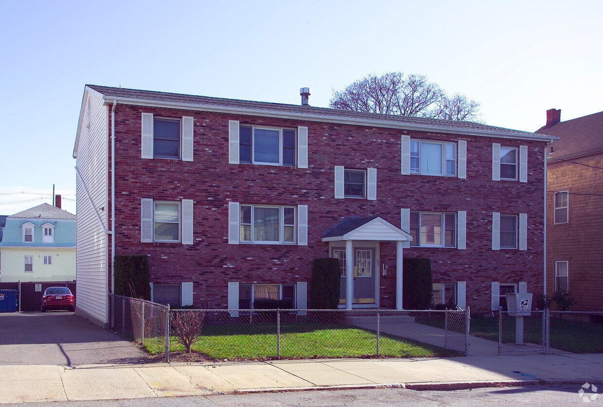 Primary Photo - 33 Linden St