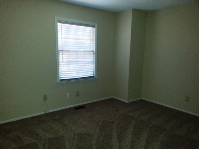 2nd bedroom - 910 Dolphin Ct
