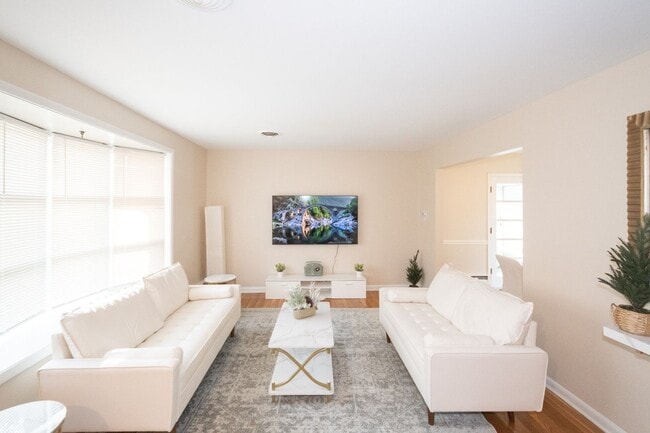 Building Photo - 9002 St Andrews Pl